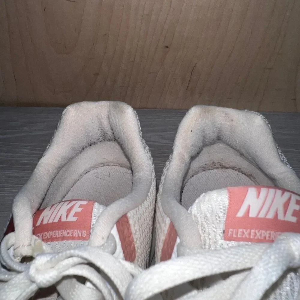 Nike‎ Flex Experience RN 6 White/Rose Gold 881805-102 Women's 9